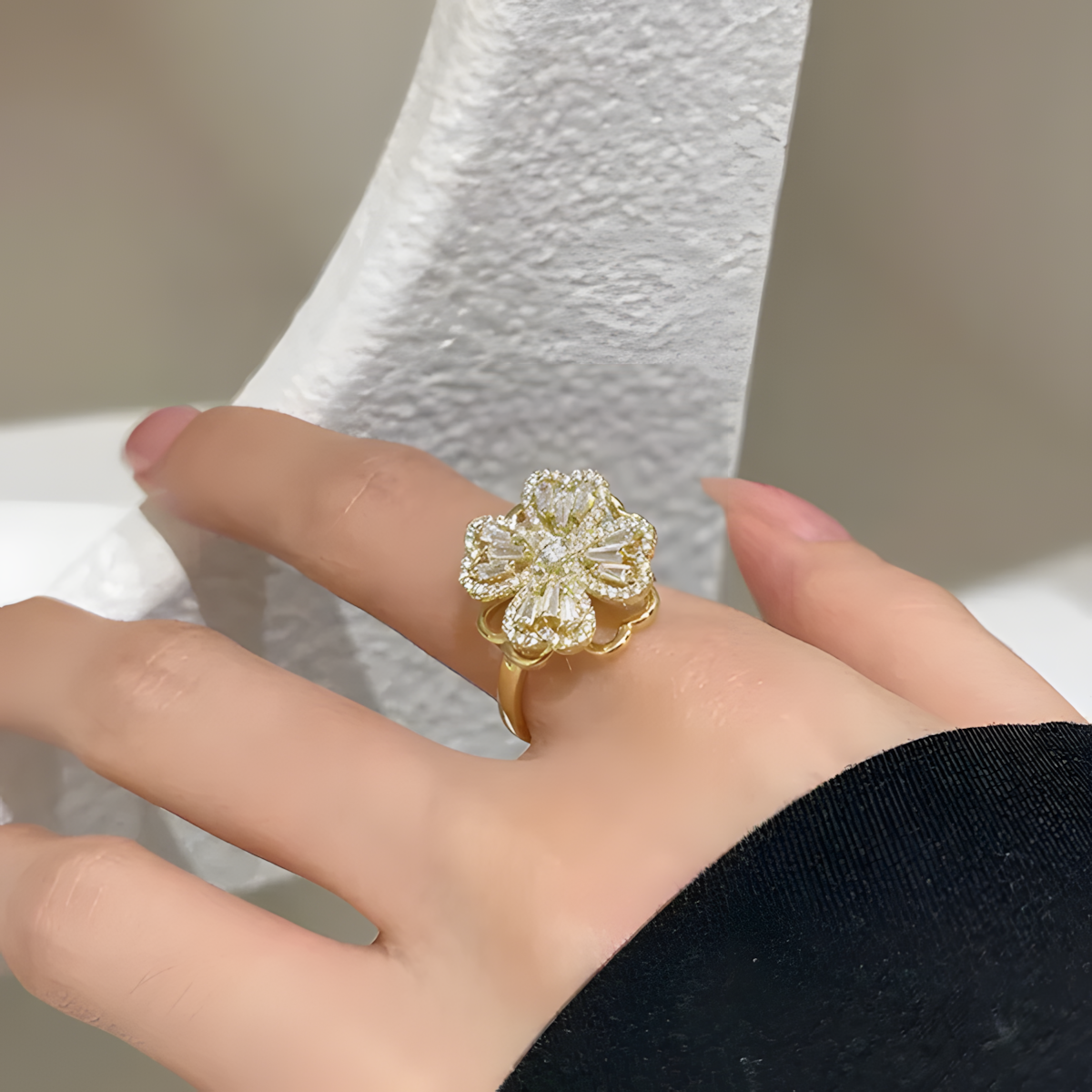 Anillo Trebol de Corazones Giratorio