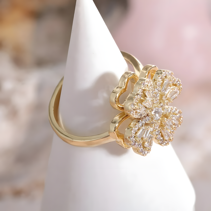 Anillo Trebol de Corazones Giratorio